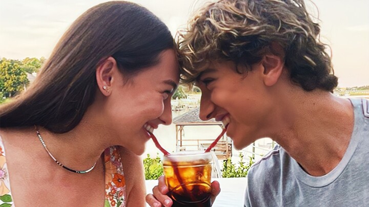 يا له من توافق مثالي!! قصة حب صيفية بين رفيقي الطفولة: حوض سباحة، شاطئ، حفلة راقصة بأبهى الحلل – «ذا