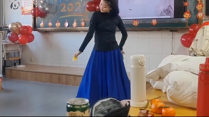 Tôi phải làm gì nếu não tôi đột nhiên bị đơ khi đang nhảy bài “Zanhua Yin” tại một bữa tiệc?