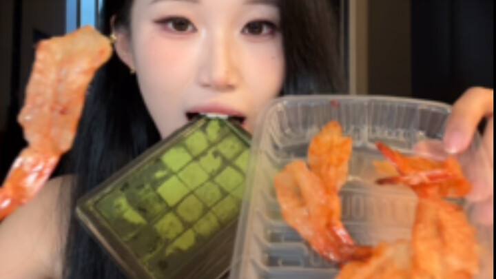 Những món snack đắt đỏ đang gây sốt trên mạng có thực sự ngon không…?