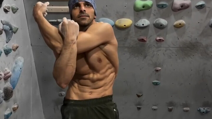 Professional Climber’s Incredible Core Strength!!!