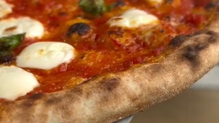 ประสบการณ์ทางหู: พิซซ่าส่งเสียงดังฉ่าขณะถูกนำออกจากเตาอบ