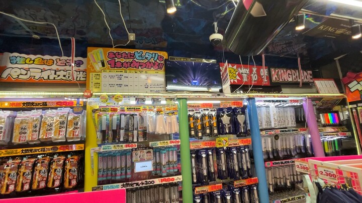 No wonder there were so many Don Quixote glow sticks at this year’s venue—looks like we’ve found the