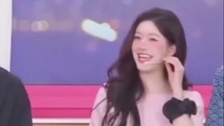 Lưu Đức Hoa trở thành cậu bé dễ thương với đôi mắt to, còn Triệu Lộ Tư trở thành cô bé loli!