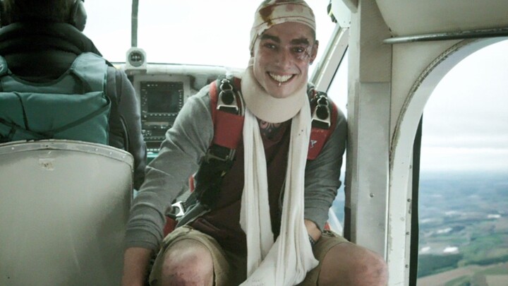 Pemuda ini tahu dia masih bisa hidup 62 tahun lagi, langsung live melompat dari pesawat, ternyata me