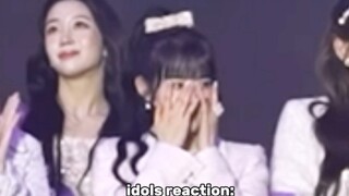 ردود أفعال النجوم تحت المسرح أثناء إلقاء NewJeans كلمة في حفل توزيع جوائز KGMA!