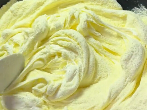 Sữa bột nhiều đến mức đóng cát!!