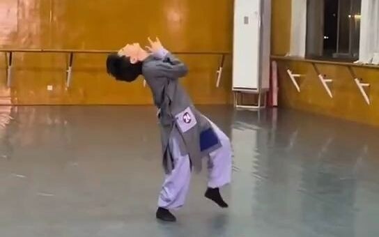 Kelas Tari Kong Yiji