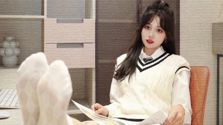 This is how you should take cute, adorable selfies in winter! Come on in and learn!