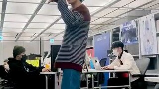 Jimin dancing new TikTok😊