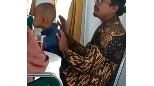 ngakakmya kakek kursi roda jatuh😆😆😆😆😆