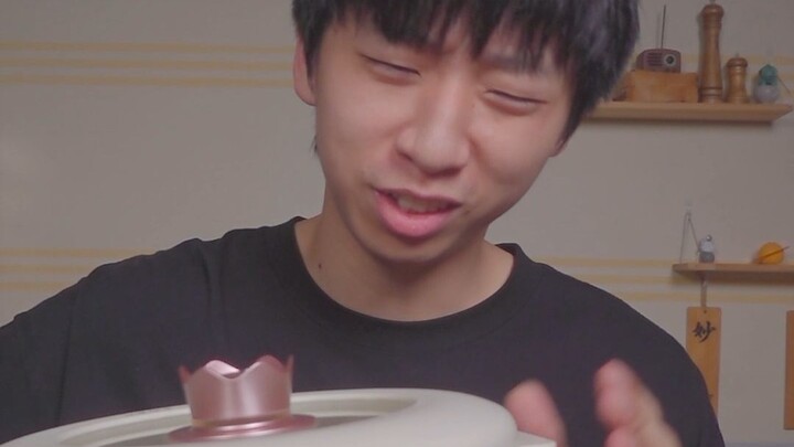 Panci yang dipakai untuk membuat Pie Kuning Telur ini beneran sebagus itu? Cowok ganteng coba langsu