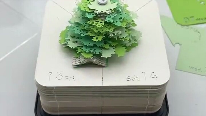 Do you like this green tree calendar?