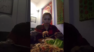 ส้มตำแมงจิ้งหรีด (คลิปตัด) 1