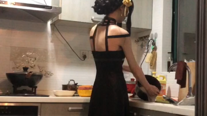 Even doing a full cosplay is about making a living, right? [Cat2_Inbox!]