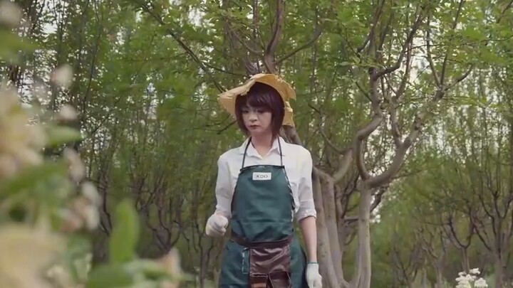 It's so exciting. I saw the gardener dismantling the chair in the third dimension.