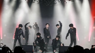 The artist's cover of the TXT version of "GBGB" is very eye-catching in the center position! (Yu Muy