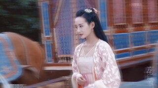 Ai mà nhận ra cô ta được chứ? Giám đốc thực sự đã đến trường để tìm cô ta sao?!