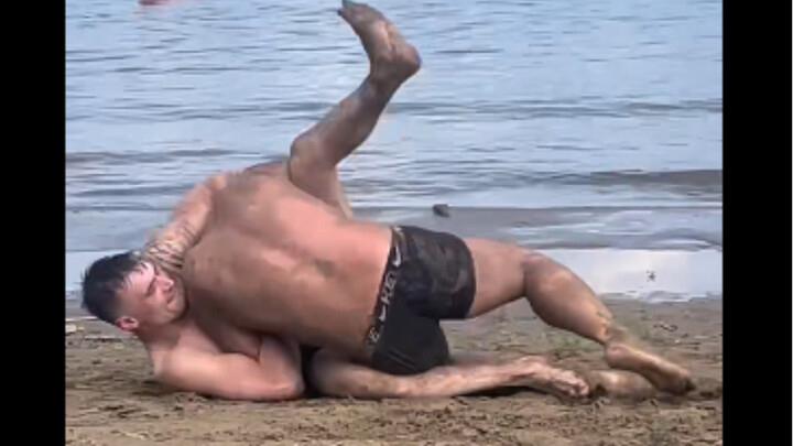 When Russians Throw a Party on the Beach