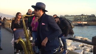 "Señorita" senja dengan Saxophone.