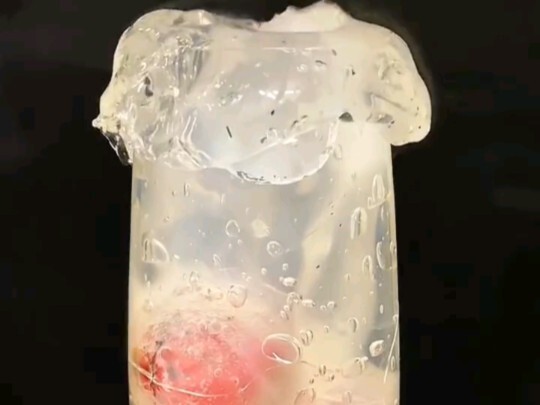 Quả cầu sắt nung đỏ vs keo 502: Năng lượng cực mạnh trong tích tắc!