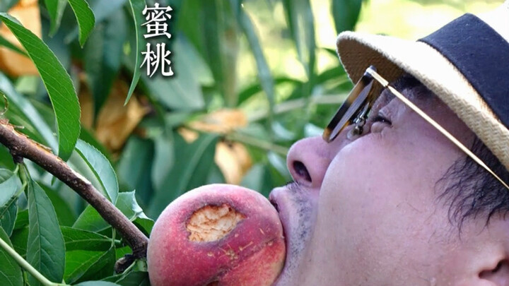 Time for some peaches, buddies! Summer special: peach and Longjing tea!