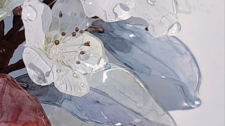 Hehe, pedang ini tetap bakal aku jual kok.