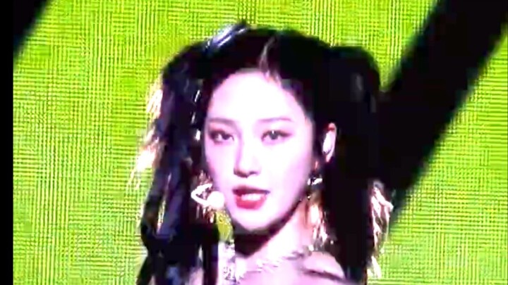 Status Ning I‑zhuo di konser London saat tampil solo benar-benar bikin banyak penggemar terpukau!!!