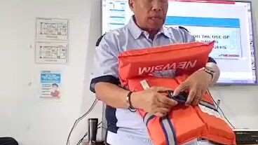 how to use life jacket