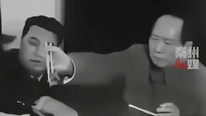 24 boxes of apples labeled with "Long live Chairman Mao" were distributed by Chairman Mao to the sol