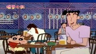 【蜡笔小新】广志和小新去露天啤酒场，吃着烤肠鸡腿生菜、果汁和啤酒