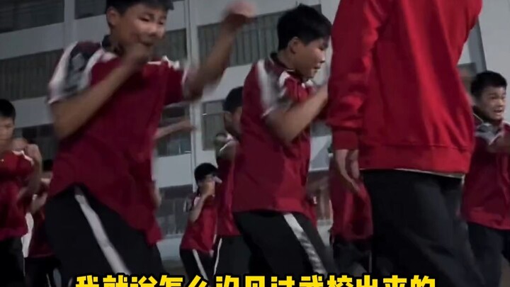 Jadi begini, apakah Sekolah Bela Diri Tagou bisa membagi sedikit orang ke tim sepak bola putra kami?
