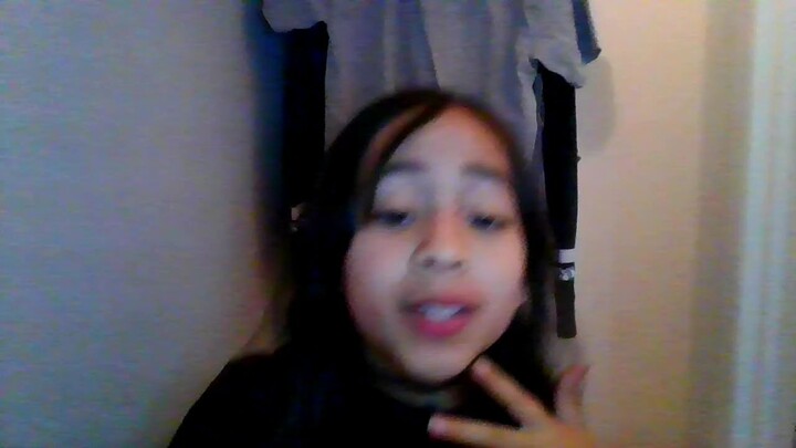 puting on lipglooss