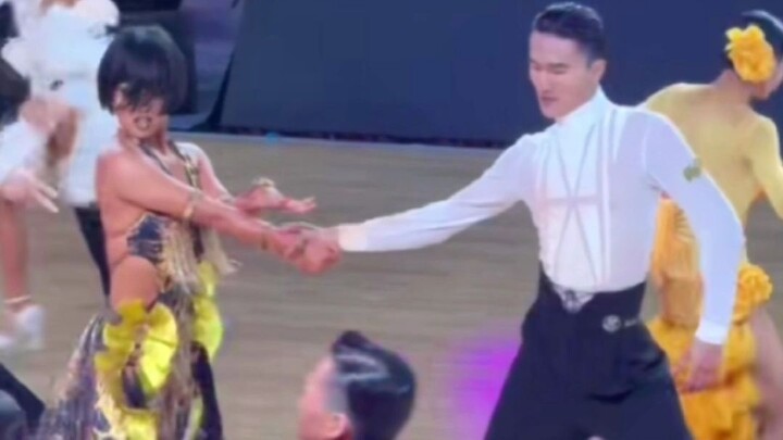 It's all about being handsome, it's time for the national standard students to perform #LatinDance#Y