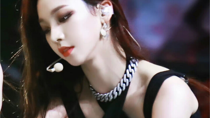[Yoona] “Being just tall and slim isn’t a great figure—having it all is what really counts!”