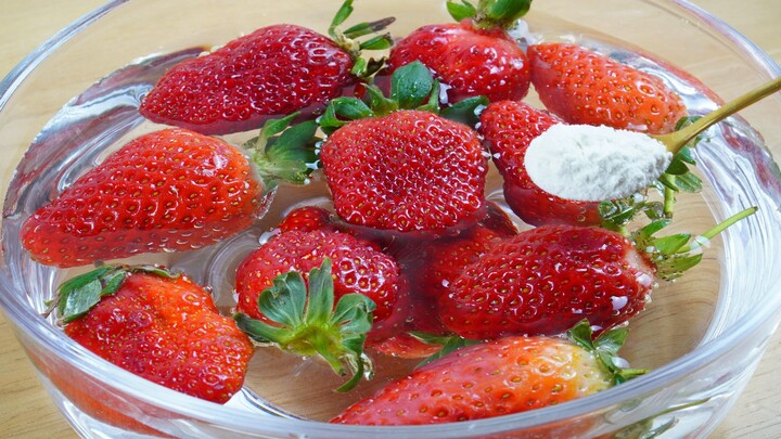 Don’t ever just rinse strawberries with salt—it’s like eating bug eggs! Here’s a foolproof trick to 