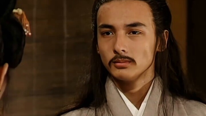 “ลูกชายสองคนนั่งเรือชมทัศนียภาพ”