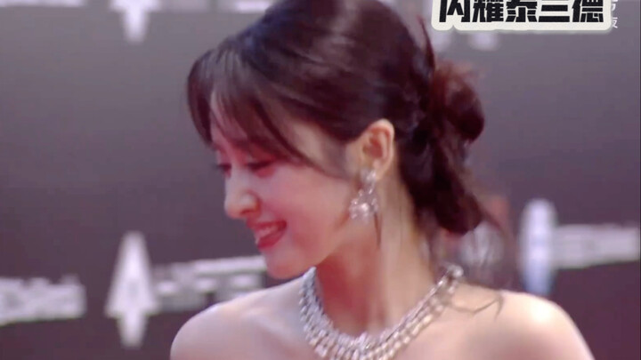 Trời ơi, trời ơi, phụ nữ Trung Quốc tỏa sáng như Tyrande!! Cô ấy đẹp lên từ bao giờ vậy!!!