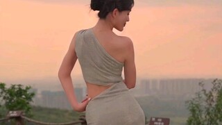 或许小猫也在等日落吧