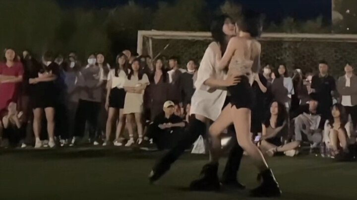 <Dangerous Party> School Sister Girl School Girl Playground Duet Dance ~ Kissing! Họ rất tốt! Tôi th