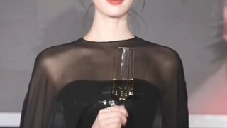 Tôi cũng đến đây để xem Bộ ba Homecoming - nếu có điều gì đó về một gia đình nào đó trong phần giới 