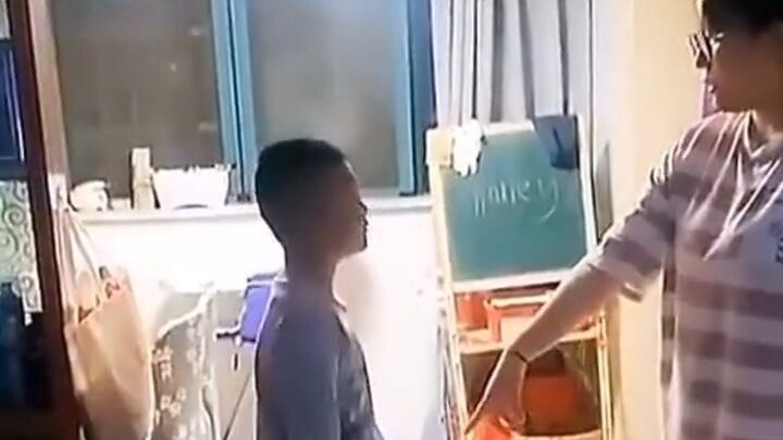 Adik ipar pulang terlalu malam, sang kakak ipar pun murka, bahkan seluruh keluarga tak seorang pun b