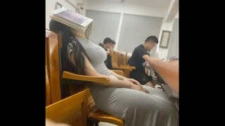 “同桌一夜未归上课就开始睡觉，她是怎么了？？”