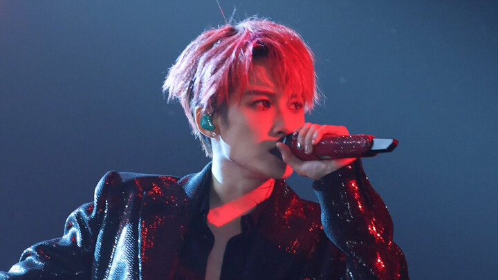 [Tan Jianci] "Dark Moment" vacuum suit temptation! I saw everything! See more of the Chengdu concert