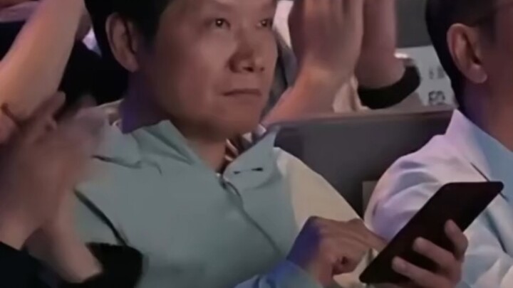 Ekspresi Lei Jun saat harga Xiaomi 18 Pro Max diumumkan