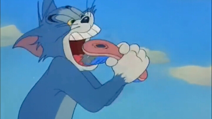 Tom was so hungry that he gnawed on his shoes and swallowed the shoelaces.