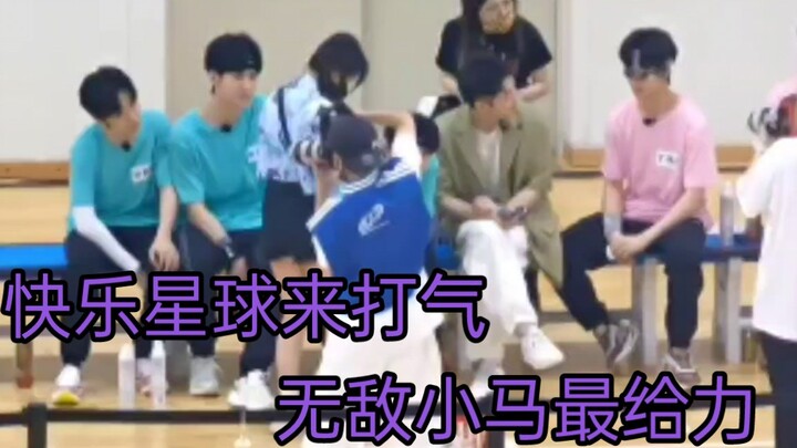 【สโลแกนงานกีฬา】ควบคุมสีหน้าไม่อยู่ หม่าเกอ: ไร้สาระ, ติงเกอ: อุ๊ย, หย่าเสวียน: แอบหัวเราะ, เหวินเกอ: