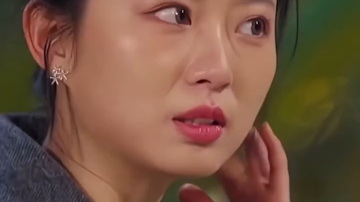 Những trải nghiệm của Lục Oánh thật khiến người ta xót xa, nhìn mà rưng rưng nước mắt. “Đôi khi tình