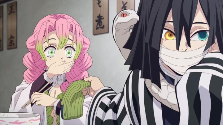 Snake Pillar gifts Love Pillar socks; Mitsuri is deeply moved.