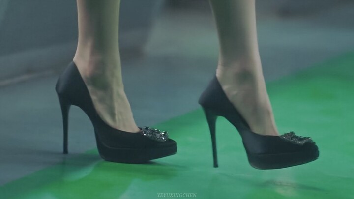 [K-POP] IU| Look At Those High Heels