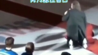 伍佰老师对不起，实在忍不住...#伍佰 #娱乐评论大赏 #搞笑 #专治不开心 #搞笑视频 #夏日娱评嘉年华